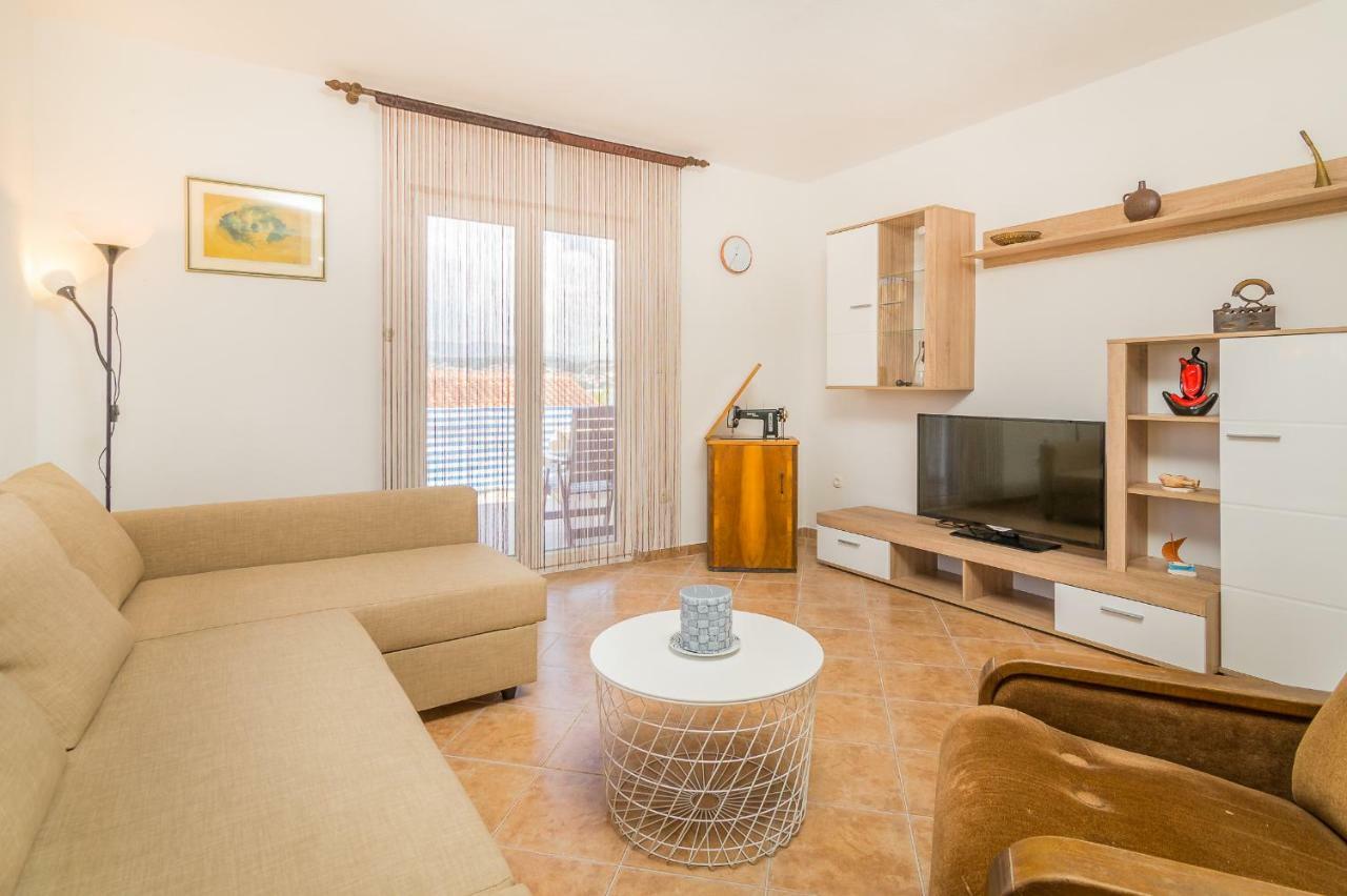 Apartment "On The Beach" Trogir Exterior foto