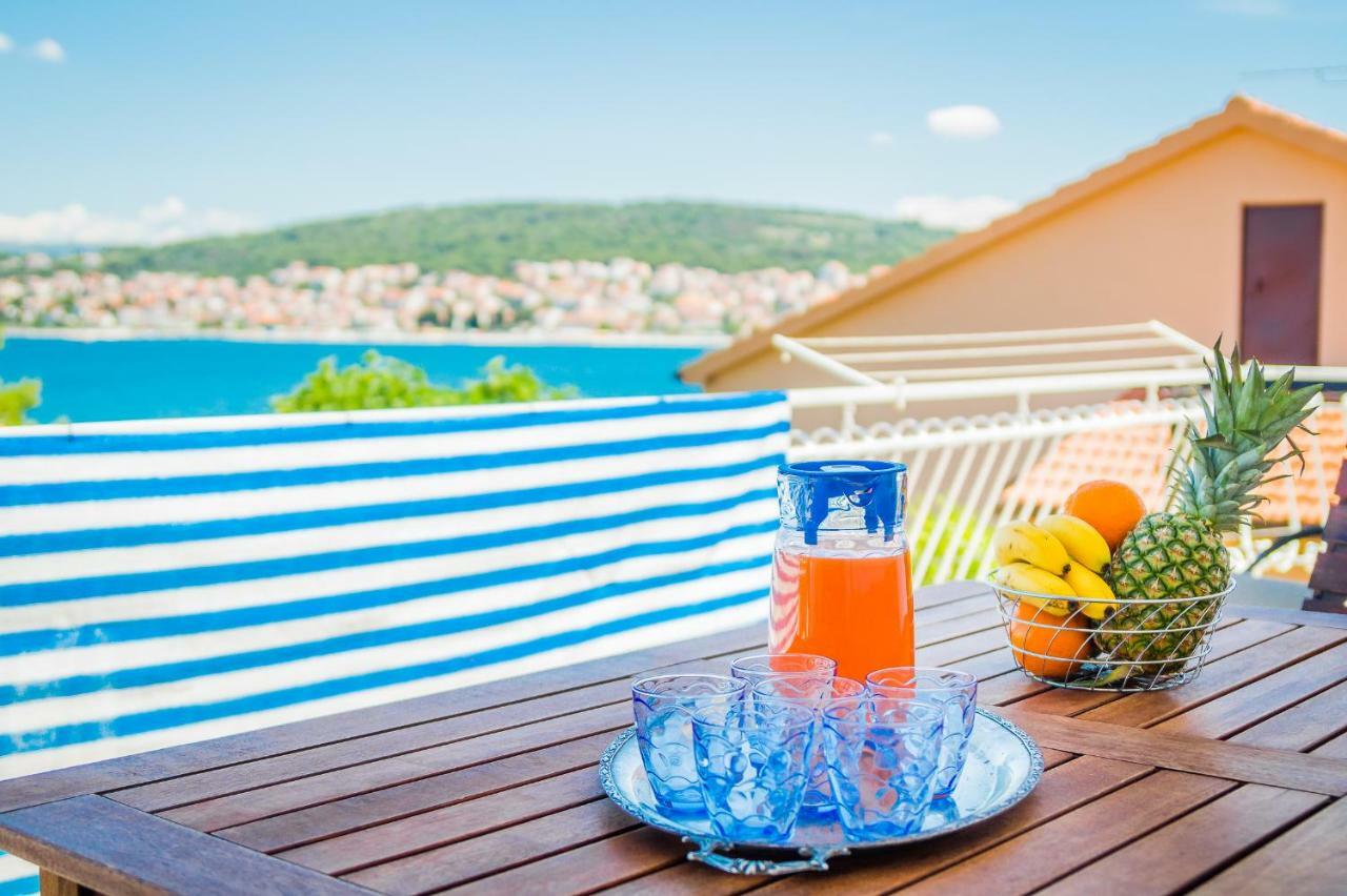 Apartment "On The Beach" Trogir Exterior foto