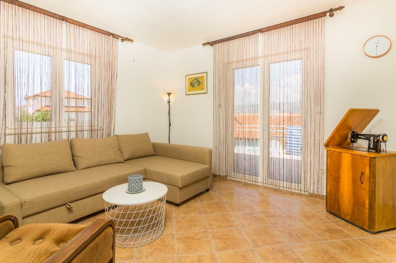 Apartment "On The Beach" Trogir Exterior foto