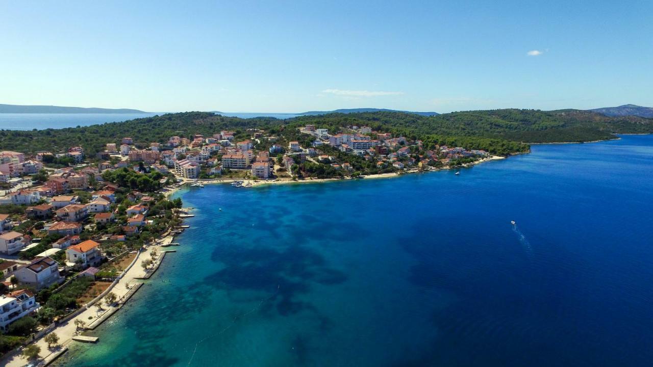 Apartment "On The Beach" Trogir Exterior foto